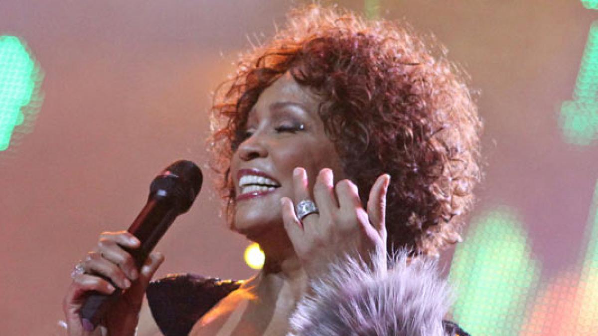 Vedetele sunt şocate de moartea lui Whitney Houston şi îi citează cântecele în mesajele de adio