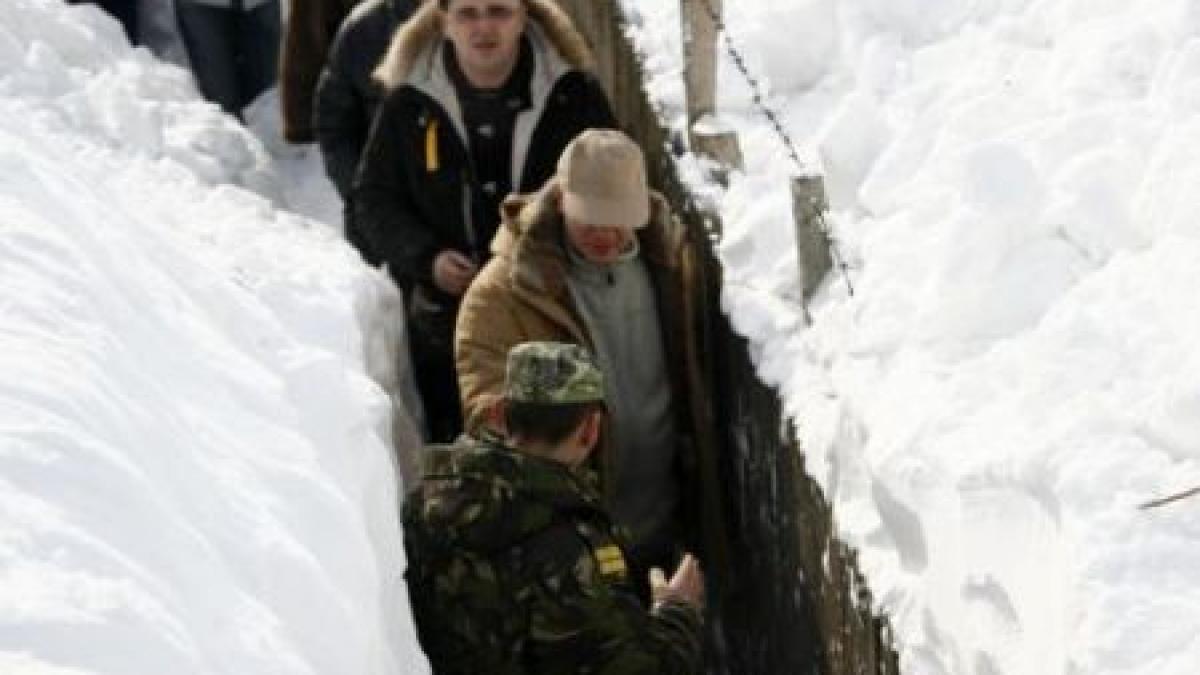 Cinci familii din Râmnicu Sărat, care locuiau în spaţii neîncălzite, evacuate şi cazate la Primărie