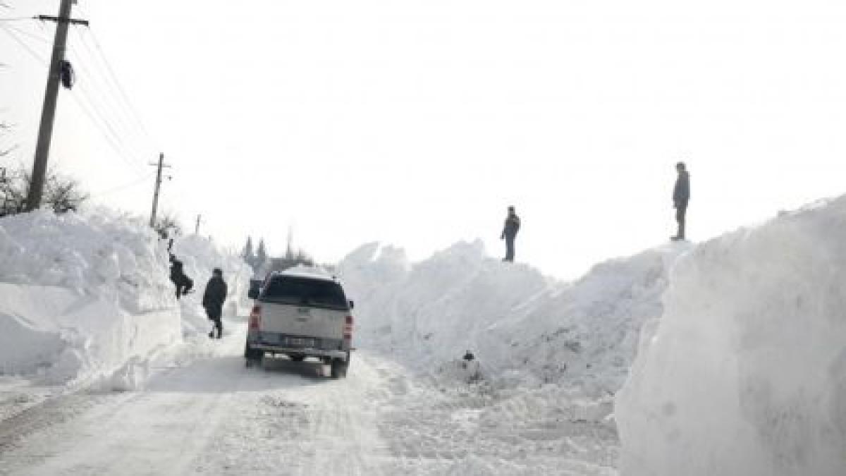 HAOS în trafic. Autostrada A2 şi A1 sunt închise. Vezi drumurile blocate din cauza zăpezii