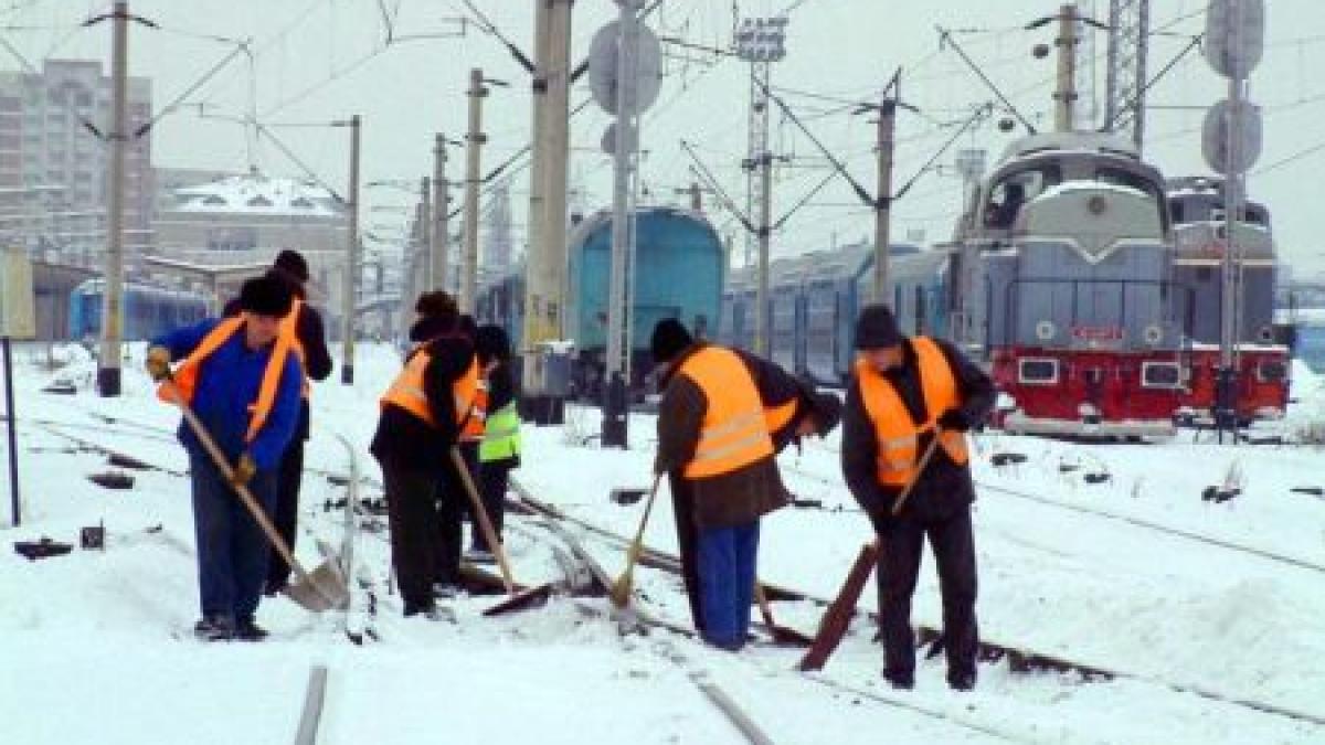 Ninsoarea blochează calea ferată. Vezi ce trenuri au fost anulate. Situaţia actualizată a traficului feroviar