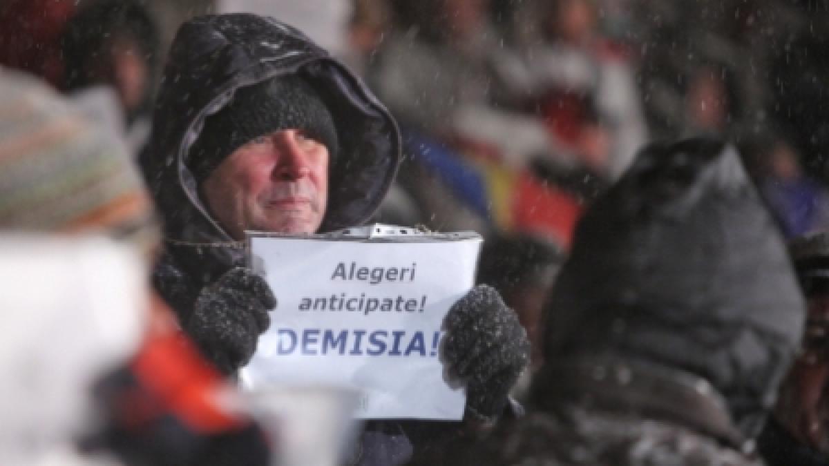 O lună de proteste. Nu se lasă până nu obţin alegeri anticipate