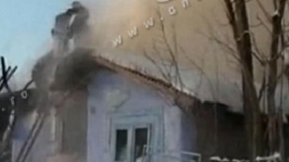 Botoşani: Casă mistuită într-un incendiu în timpul unui priveghi