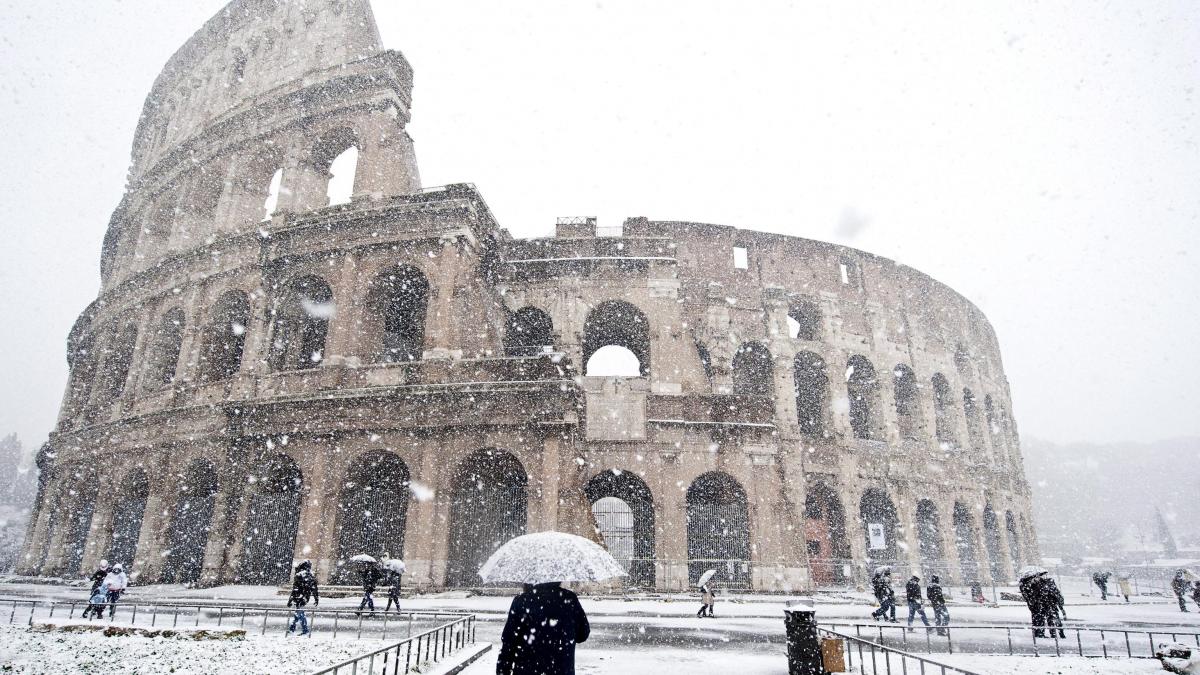 Zăpada distruge istoria. Bucăţi din Colosseum au căzut după topirea zăpezii