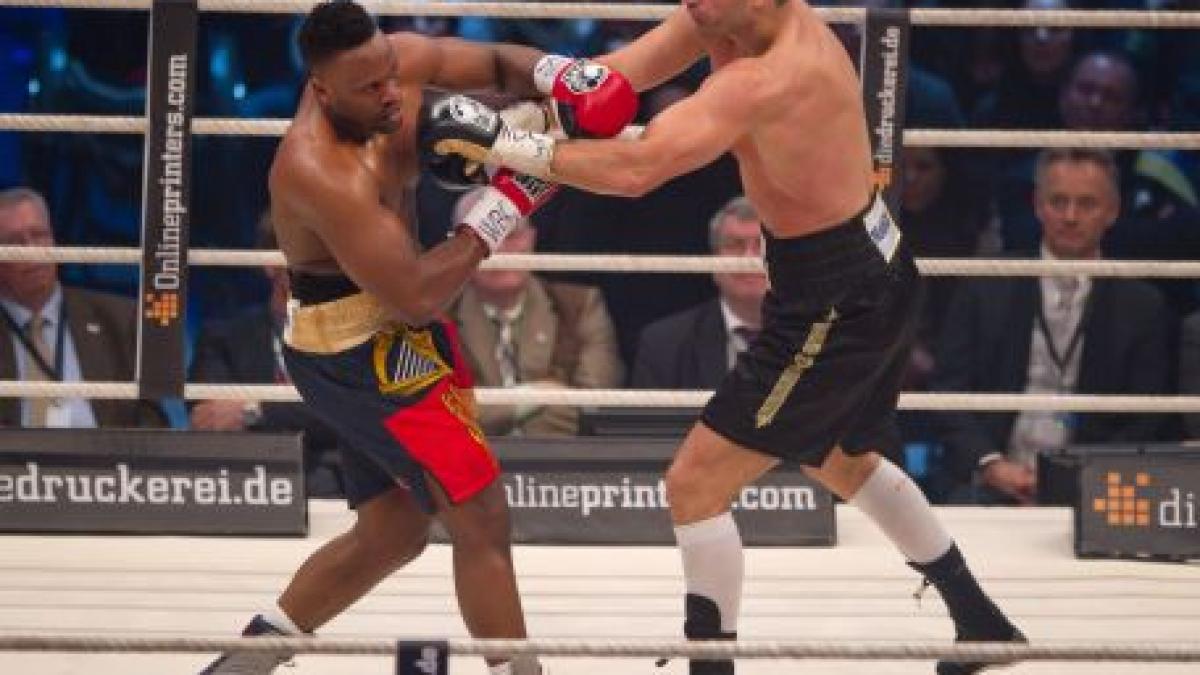 Vitali Klitschko îşi păstrează titlul WBC la categoria grea, după meciul cu Derek Chisora