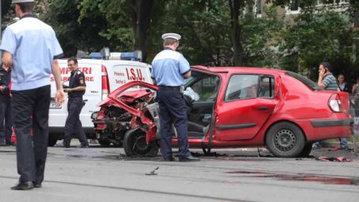 O femeie a murit iar soţul ei a fost grav rănit într-un accident pe DN 71