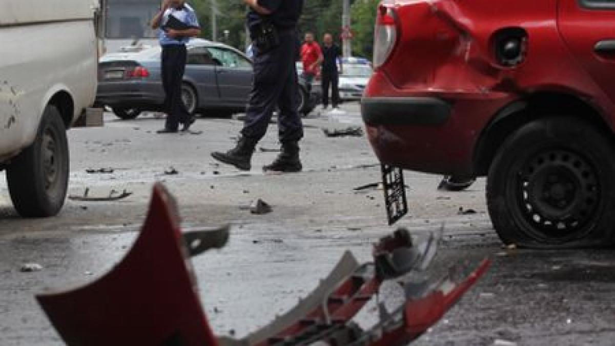 Un angajat al Ambasadei Rusiei la Bucureşti, implicat într-un accident rutier. A lovit maşina unor jurnalişti