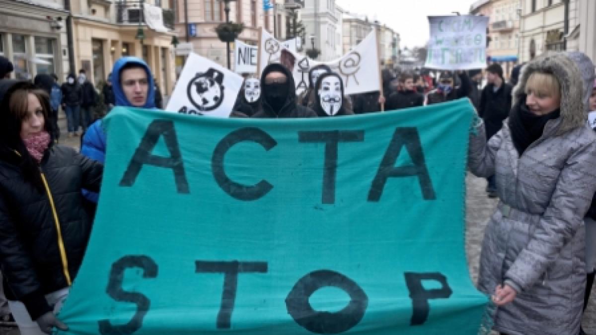 Protestele la adresa ACTA au dat rezultate. Documentul va fi analizat de Curtea de Justiţie