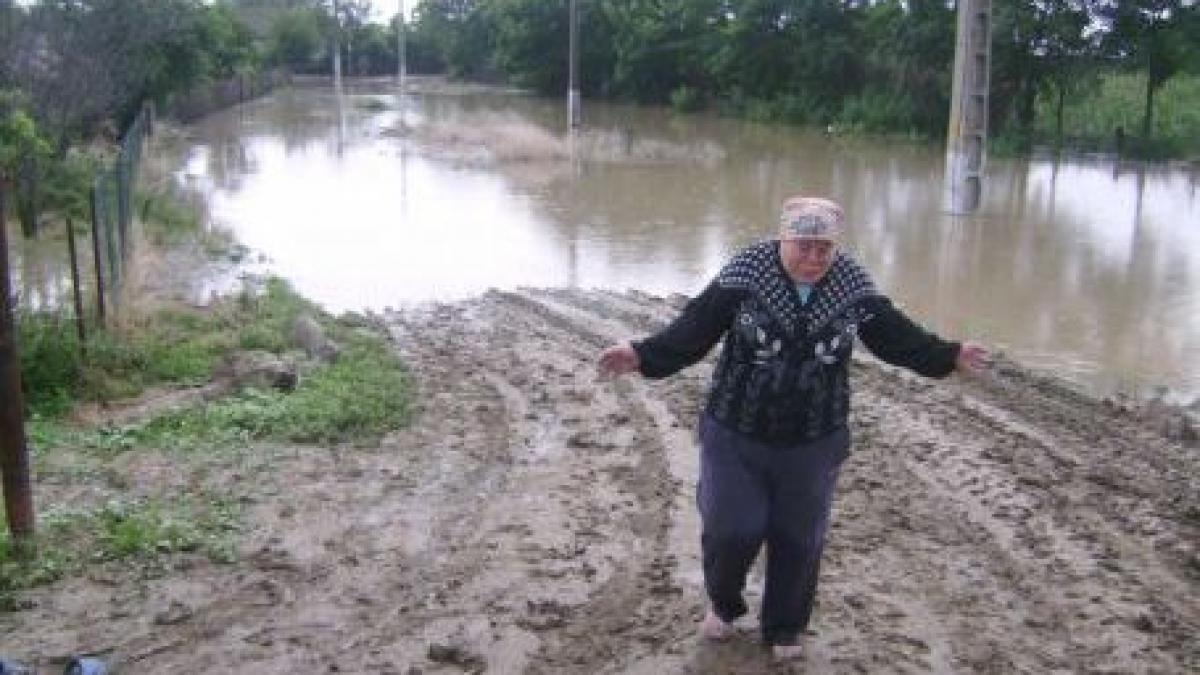 În aşteptarea dezastrului. &quot;Patru ani la rând apele ne-au distrus totul&quot;. Oamenii din Galaţi şi Vrancea se tem de inundaţii devastatoare