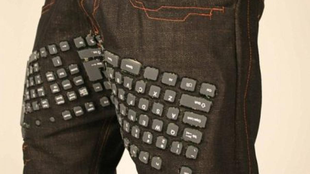 Atenţie, internauţi! S-au inventat blugii cu tastatură, mouse şi boxe