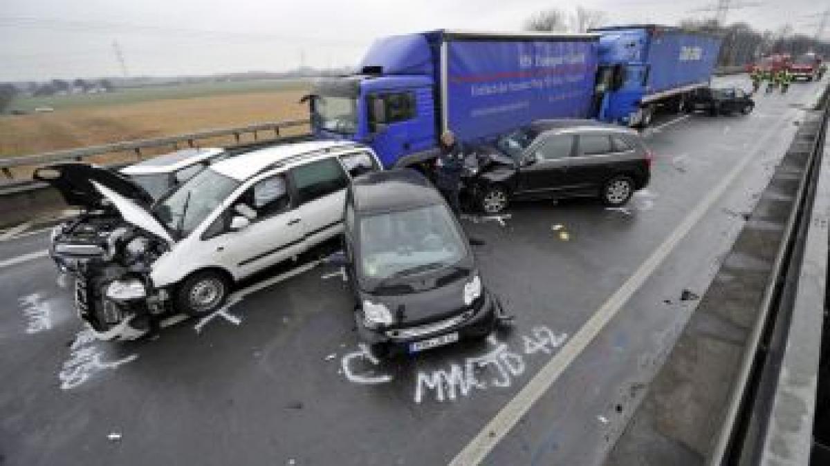 Secţia de Drumuri Naţionale Focşani, amendată după accidentul în lanţ produs pe DN2 E85