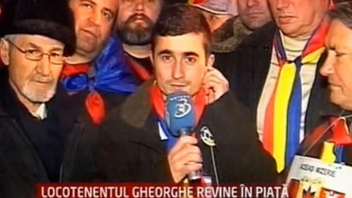 Fostul locotenent Alexandru Gheorghe, din nou alături de protestatarii din Piaţa Universităţii