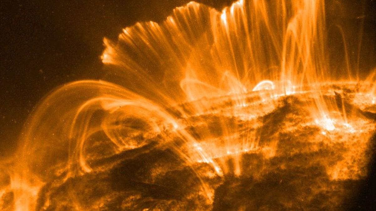 &quot;Să ne aşteptăm la o lovitură puternică din partea Soarelui&quot;. Exploziile solare, pericolul care ar devasta Terra