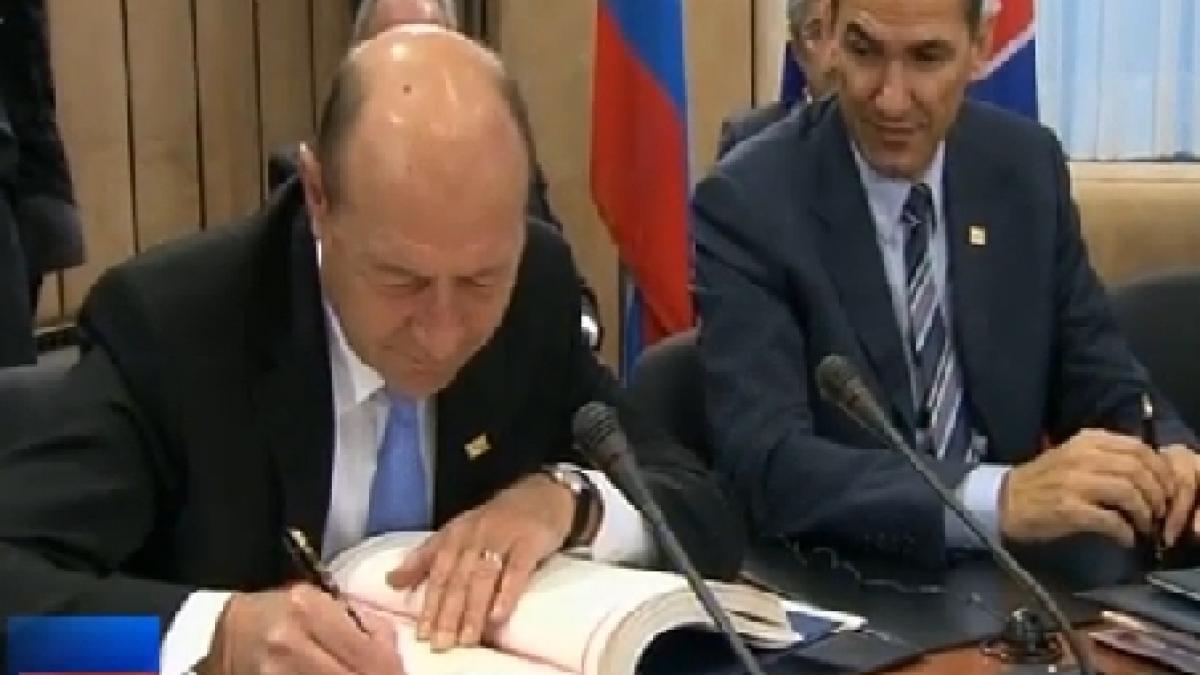 Liderii statelor UE au semnat Tratatul pentru disciplină fiscală. Vezi ce GAFĂ a făcut Băsescu