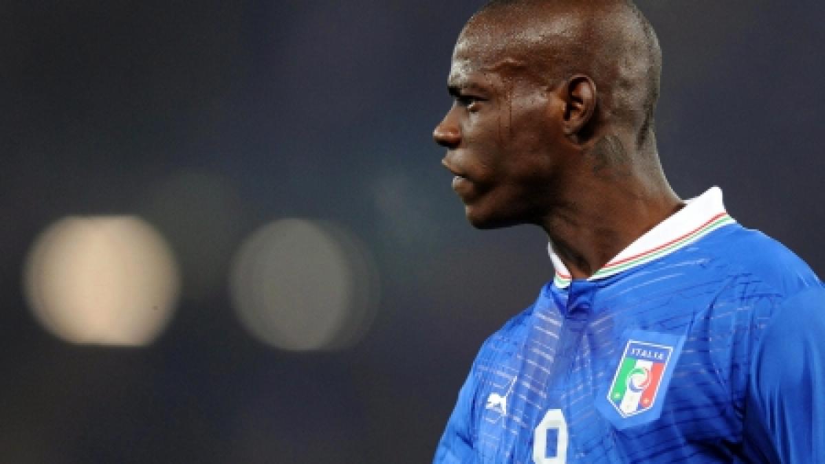 Mario Balotelli ar putea intra în istorie cu cea mai scumpă vizită la un club de striptease - 400.000 de dolari