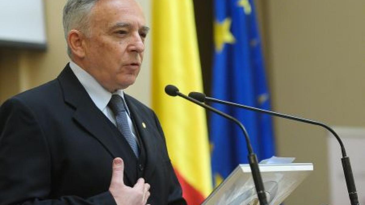 Isărescu: BNR e pregătită pentru eventuale panici bancare. Are o rezervă substanţială de bani tipăriţi 