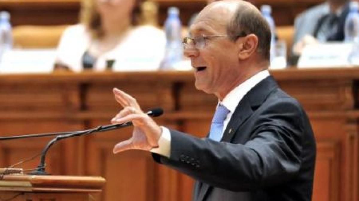 Băsescu, HUIDUIT în Parlament. Salariile bugetarilor, reîntregite în jurul datei de 1 iunie. Vezi cele mai importante declaraţii ale preşedintelui 