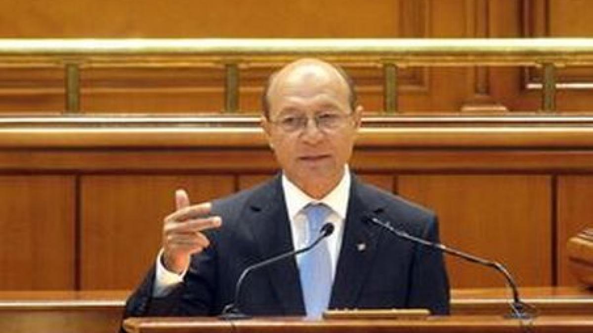 Băsescu pledează în Parlament pentru adoptarea Legii sănătăţii 