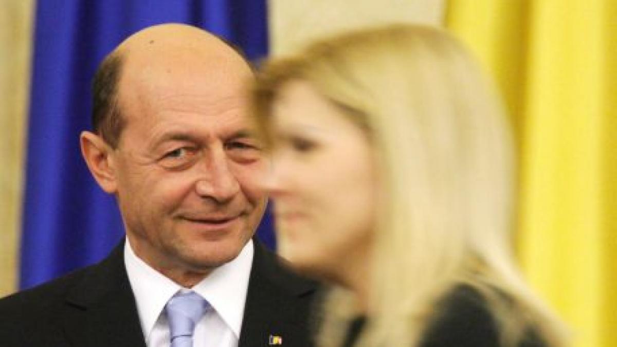 Băsescu: Cu tocuri înalte, cu pantaloni strâmţi, Elena Udrea a avut cea mai bună absorbţie a fondurilor europene