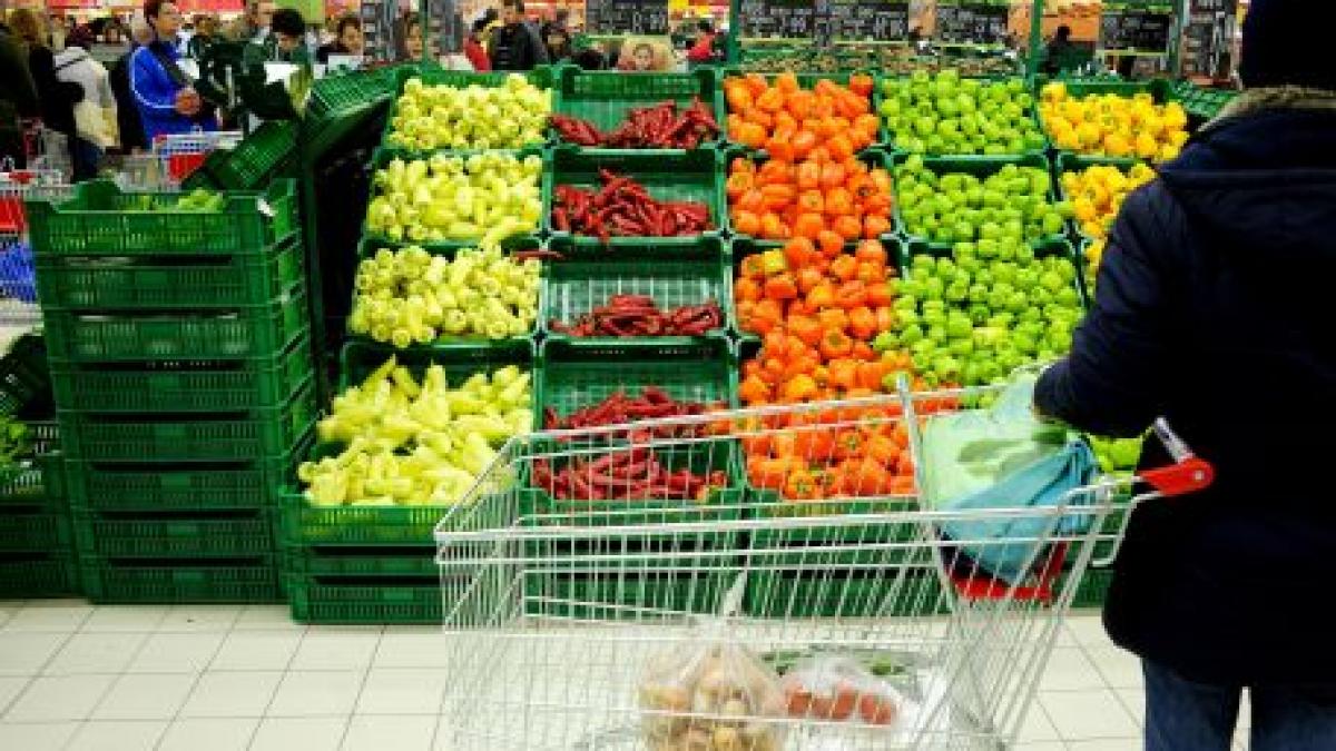 Produsele de import se scumpesc de 10 ori de la intrarea în ţară până la raft