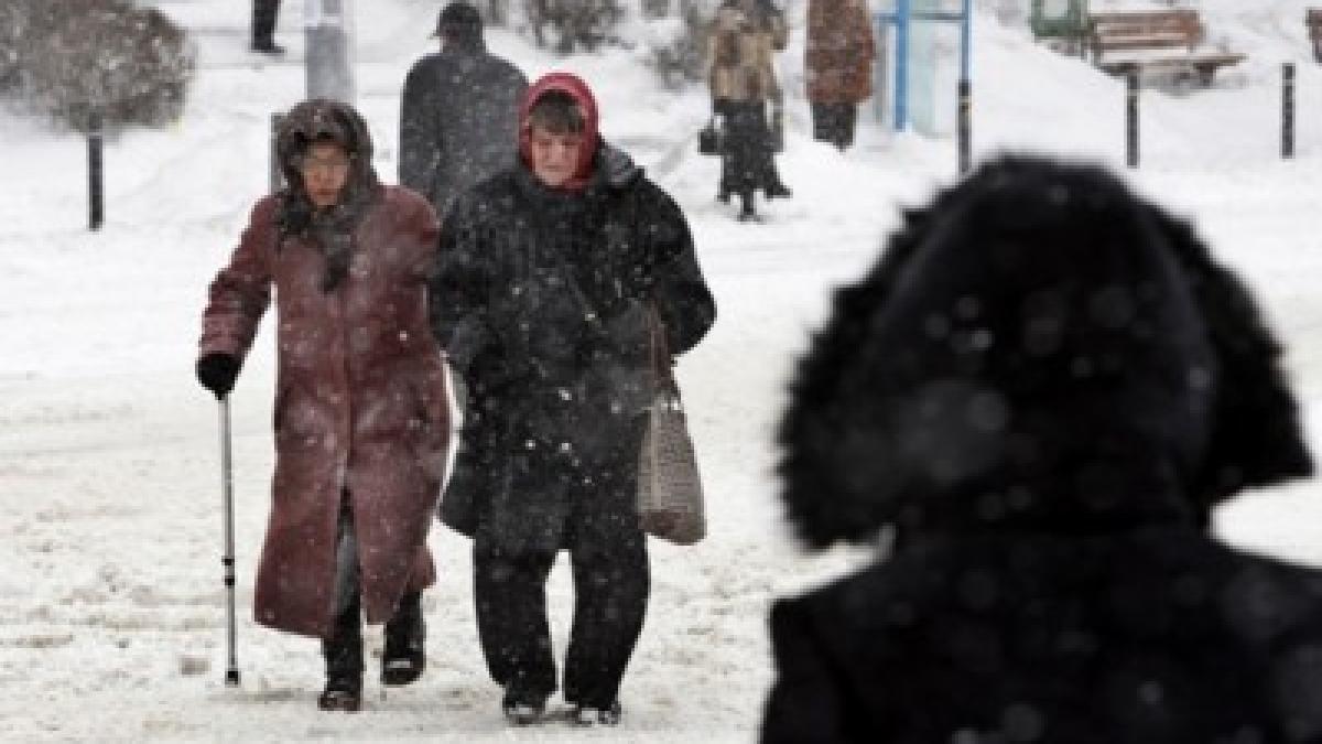 Bine ai venit, iarnă! A nins şi a viscolit în mai multe zone din ţară. Avertizarea meteorologilor, valabilă până în aceasă seară