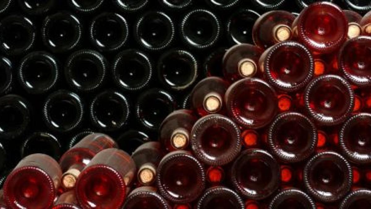 Vrancea: Dosar penal pentru transportul ilegal a 300 de litri de vin