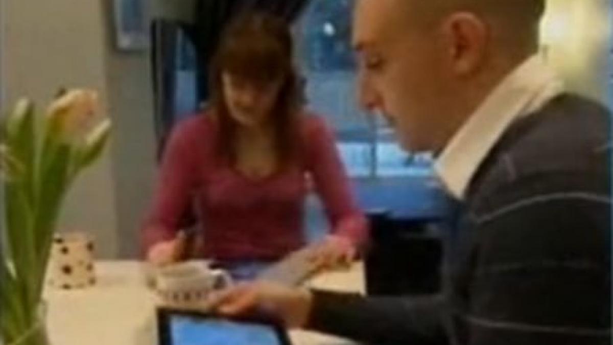 Profesorii arădeni au primit tablete PC în valoare de 190 de mii de euro însă le pot folosi doar în cancelarie