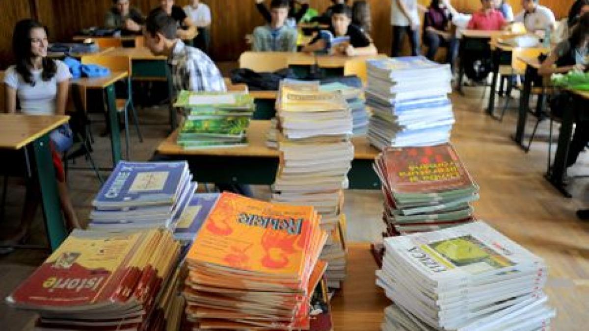 Noi schimbări anunţate de Ministerul Educaţiei. Se vor modifica şi manualele şcolare