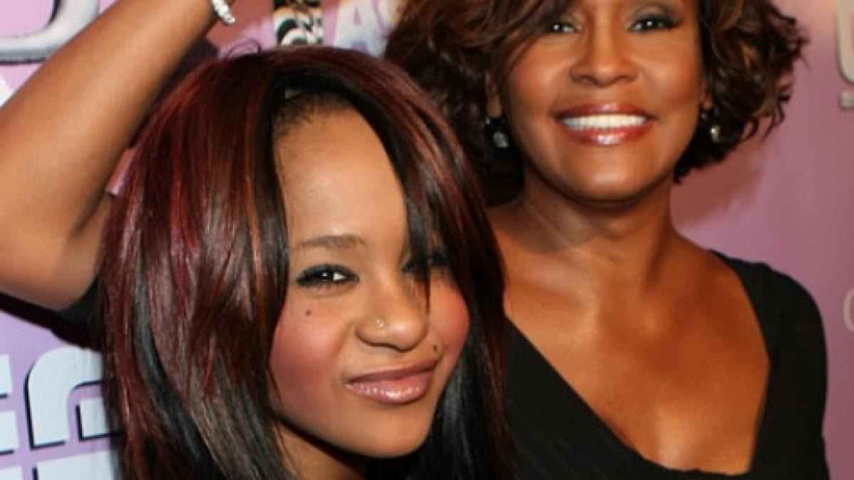 Scandal de proporţii în familia lui Whitney Houston. Vezi ce o face pe artistă &quot;să se rasucească în mormânt&quot;