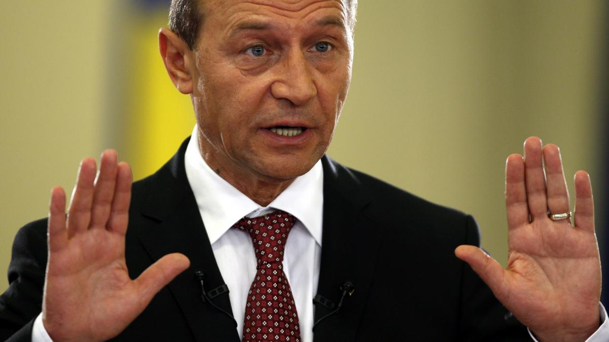 Băsescu: Mesajele preşedintelui sunt problema lui! Nu m-am consultat cu Ungureanu cu privire la întregirea salariilor