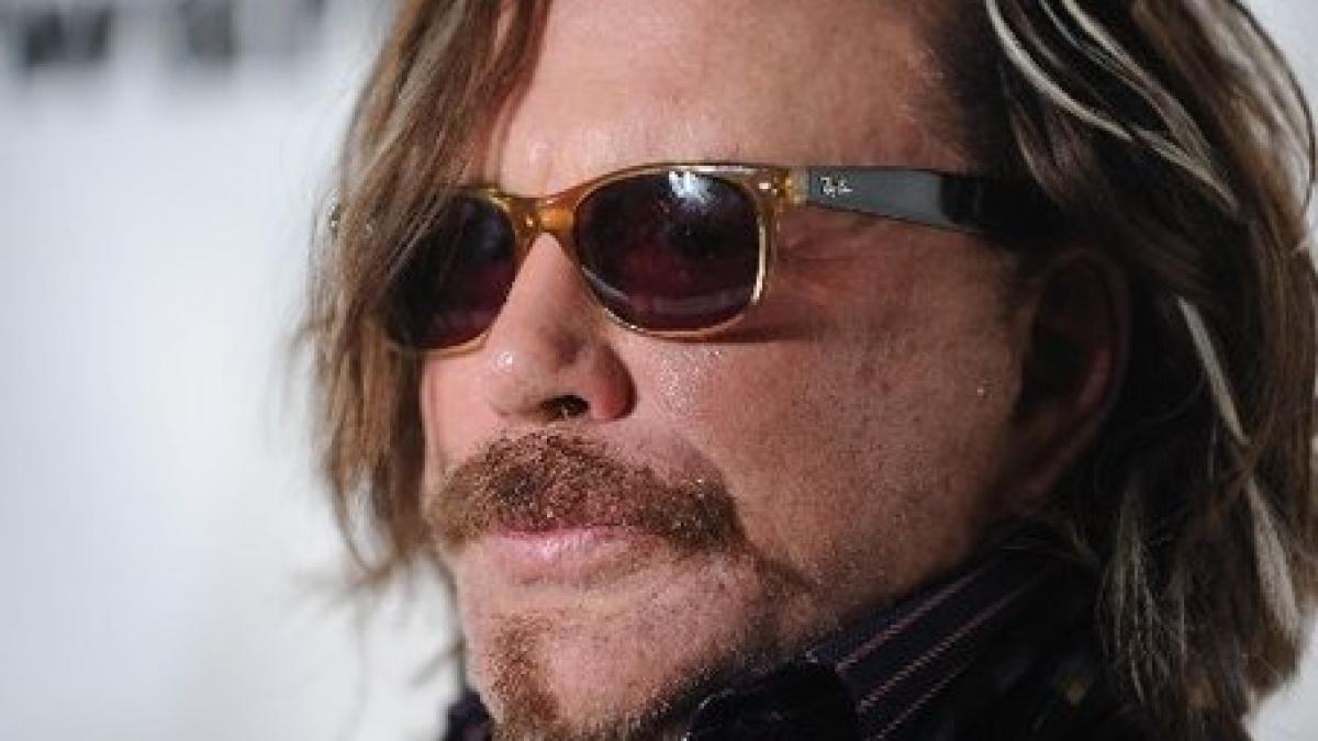 Mickey Rourke susţine că are nevoie de două ore pentru a se hotărî dacă româncele îşi merită faima