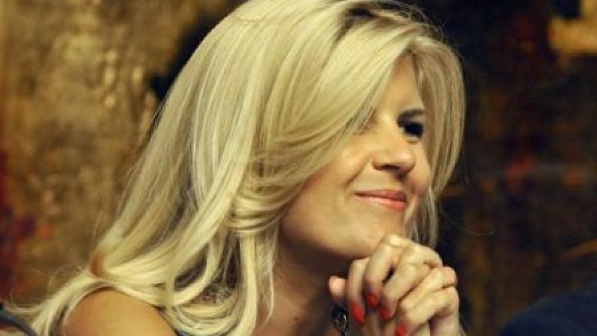 Elena Udrea se pregăteşte intens de alegeri. A dat o petrecere pentru locuritorii sectorului 6 al Capitalei