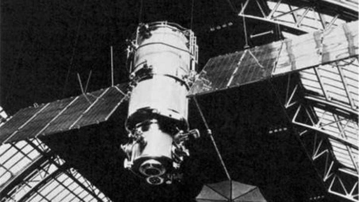 Meteor 1-1, primul satelit meteorologic sovietic, lansat în '69, s-a prăbuşit în Antarctica