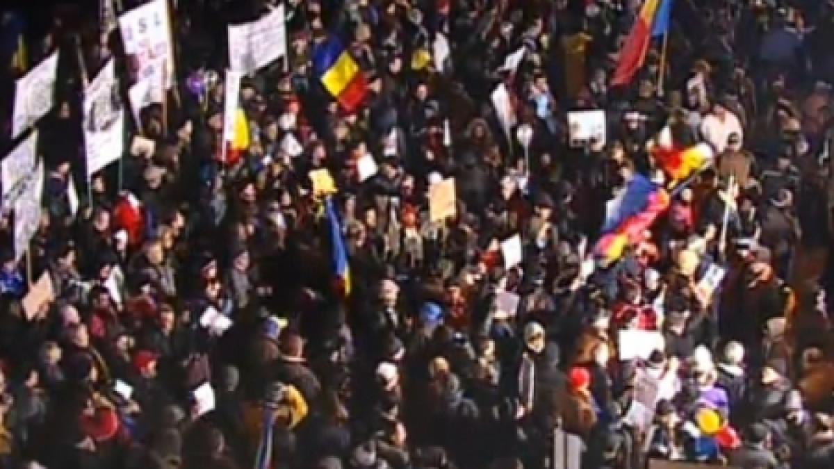 Primăria din Deva mută protestatarii. Află care este motivul schimbării locului în care se scandează lozinci