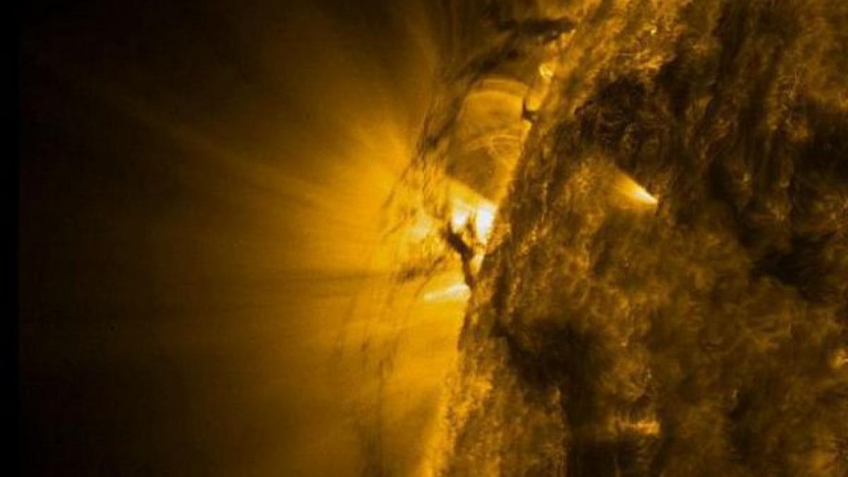 Vezi cum arată o Tornadă mai mare de 5 ori decât Pământul. Astronomii se tem de urmări