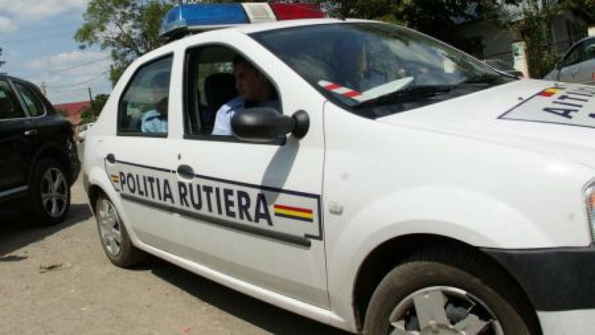 Doi poliţişti riscau să rămână fără slujbă după ce au oprit în trafic maşina prefectului de Timiş