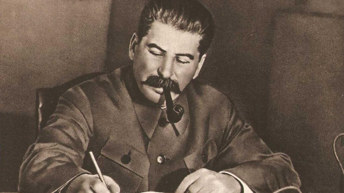 Rusia. Apariţia unor caiete şcolare cu imaginea lui Stalin pe copertă a generat un scandal public