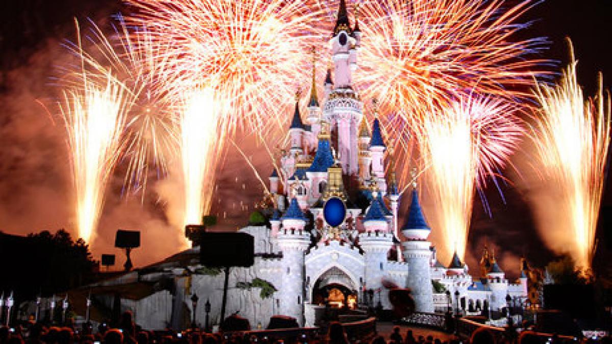 A fost sărbătoare mare la Disneyland Paris. 20 de ani de existenţă, marcaţi cu spectacole inedite şi focuri de artificii