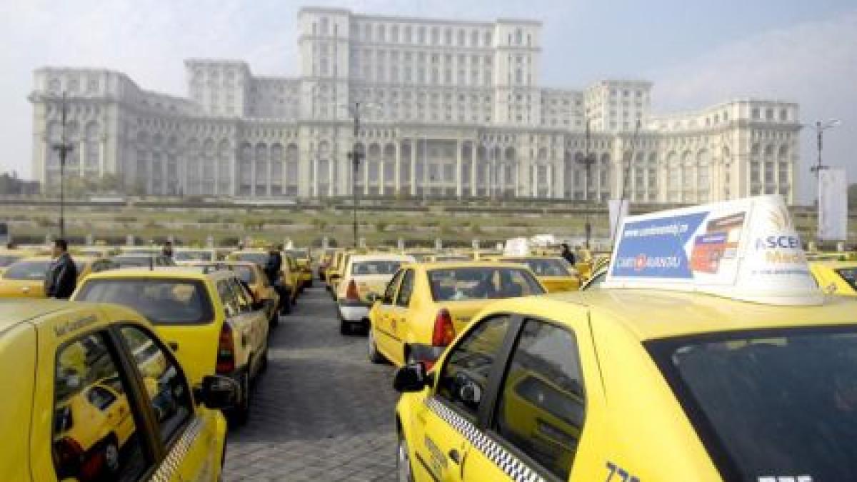 &quot;Tariful reglementat, clientul protejat&quot;. Sute de taximetrişti protestează în Bucureşti