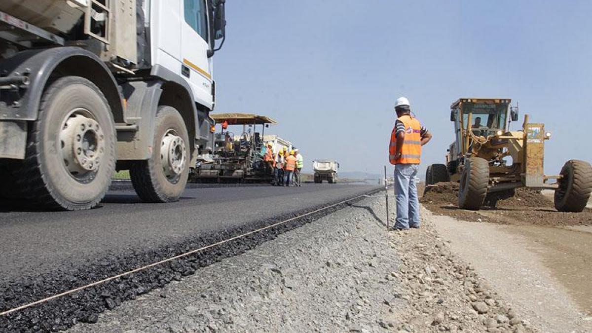 Trăim în România.. În oraşe dăm în gropi, iar sătenii se plimbă pe autostrăzi