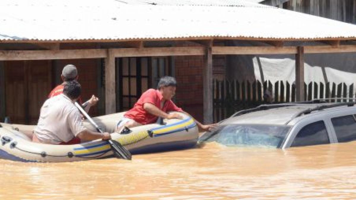 Peste 19.000 de familii sunt sinistrate în Peru, din cauza inundaţiilor