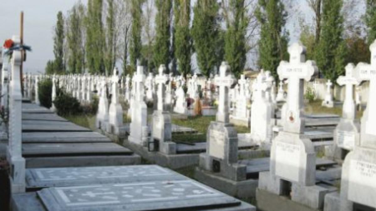 Imaginaţie. Ţigări de contrabandă, ascunse într-o criptă din cimitir