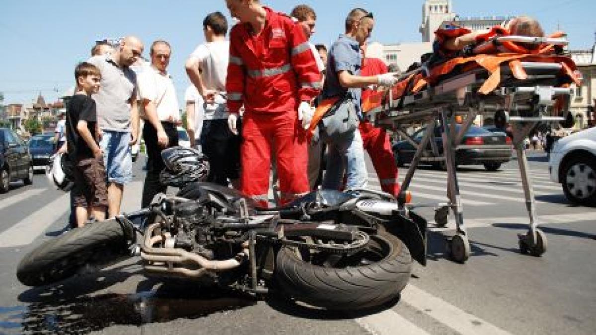 Motociclist, în stare gravă la spital după ce a fost spulberat de un şofer neatent pe şoseaua Kiseleff 