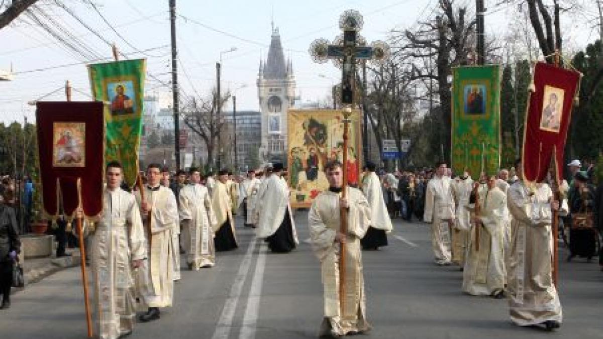 Peste 5.000 de oameni şi 600 de preoţi au participat la pelerinajul de Florii din Capitală