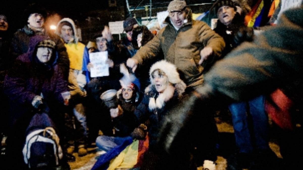 Au reînceput protestele în Piaţa Universităţii. Vezi aici nemulţumirile manifestanţilor