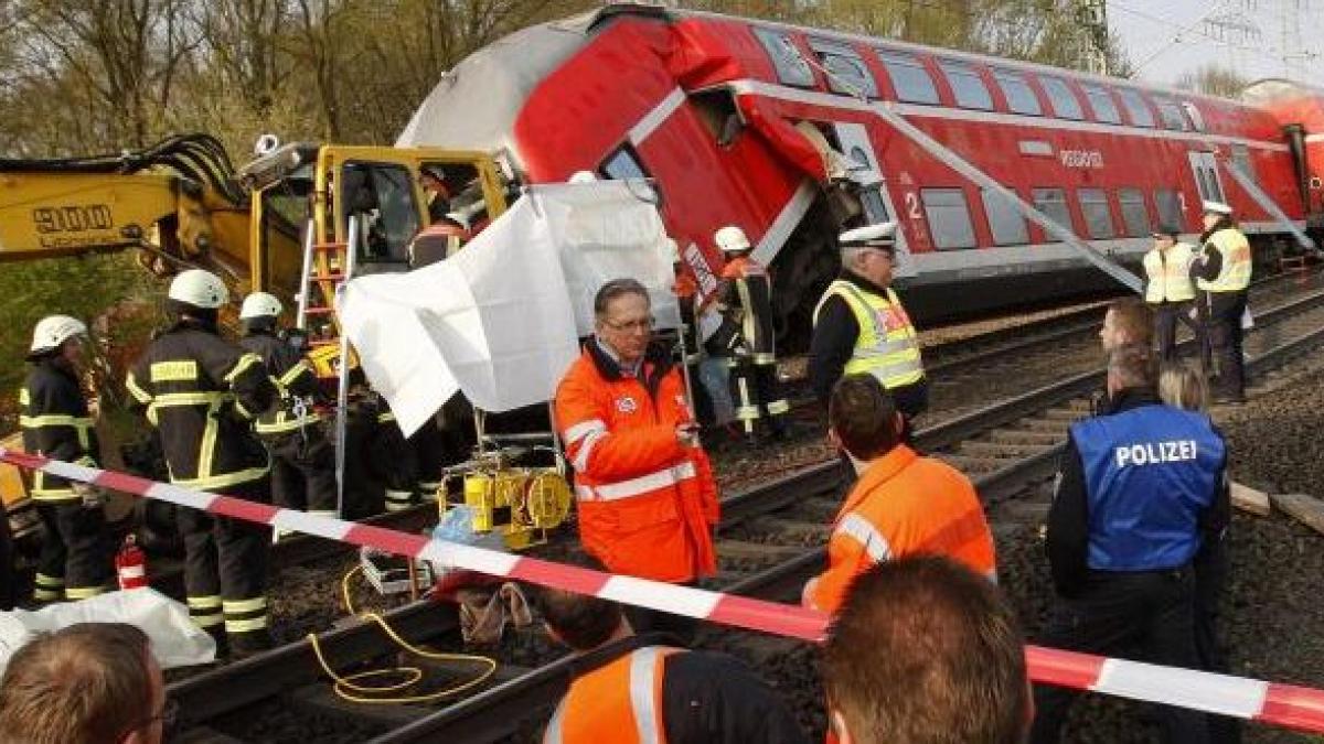 Tragedie în Germania. Trei morţi şi 13 răniţi, după ce un tren a fost implicat într-un accident