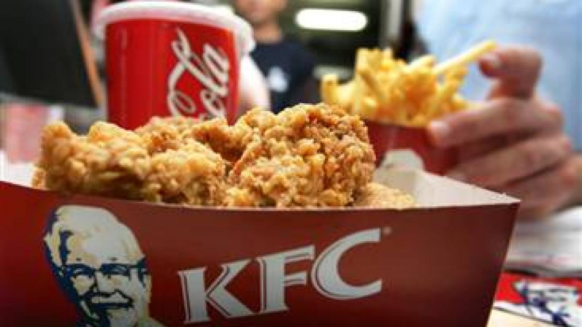 Un angajat KFC a fost concediat pentru că a refuzat să vândă &quot;carnea putrezită&quot; clienţilor