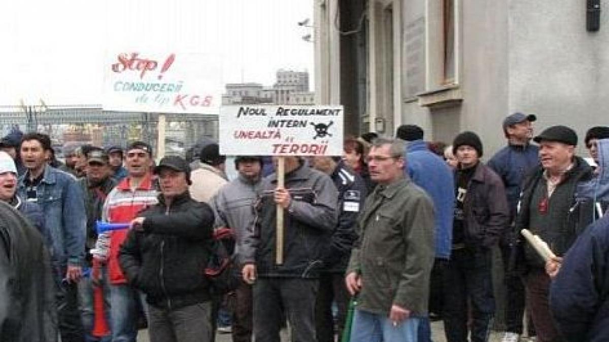 Proteste violente în Portul Constanţa. Manifestanţii s-au îmbrâncit cu jandarmii