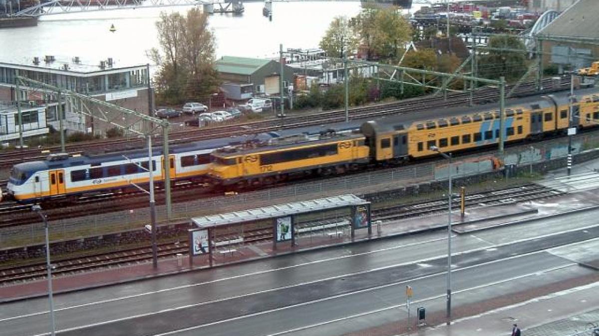 Amsterdam: Coliziune între un tren de mare viteză şi un tren local, soldată cu 60 de răniţi