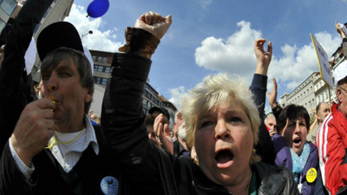 Aproximativ 100.000 de cehi au protestat la Praga, cerând demisia Guvernului