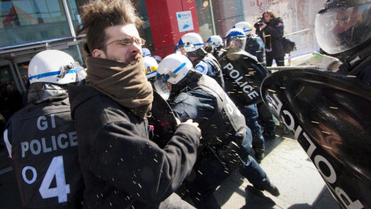 Confruntări violente între studenţi şi poliţie în centrul oraşului Montreal